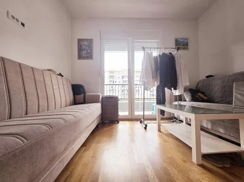 🏡 IZDAJE SE JEDNOSOBAN STAN – STARI AERODROM, PODGORICA - slika 2
