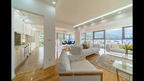 🇲🇪 IZDAJE SE LUKSUZNI PENTHOUSE SA PANORAMSKIM POGLEDOM – HARMONIA BY DUKLEY, BEČIĆI 🏡🌊 - slika 2