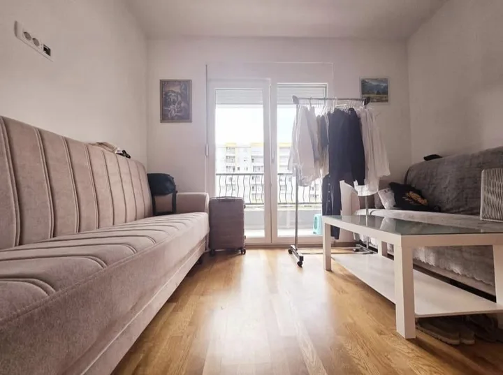 🏡 IZDAJE SE JEDNOSOBAN STAN – STARI AERODROM, PODGORICA - slika 2