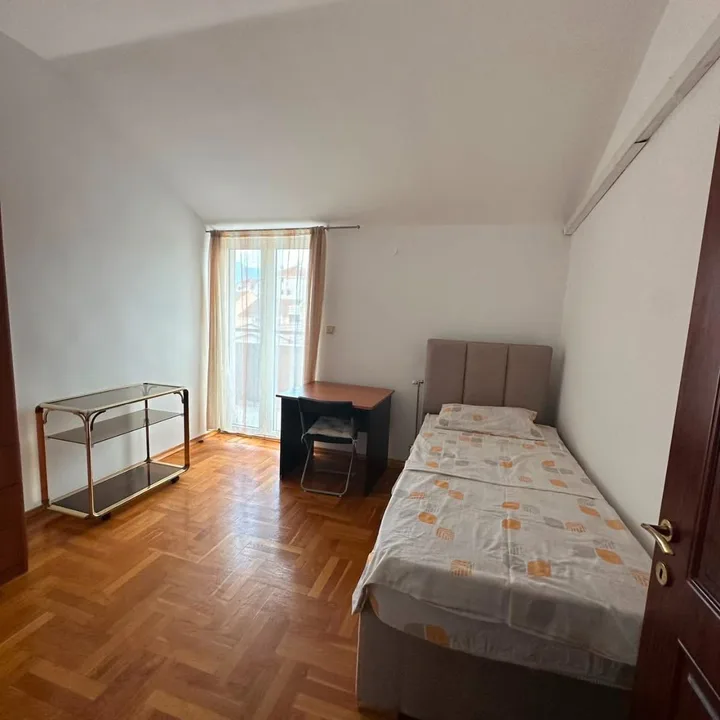 IZDAJE SE PROSTRAN ČETVOROSOBAN STAN – STARI AERODROM | PODGORICA 🏡   [] - slika 5