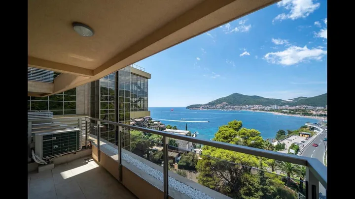 🇲🇪 IZDAJE SE LUKSUZNI PENTHOUSE SA PANORAMSKIM POGLEDOM – HARMONIA BY DUKLEY, BEČIĆI 🏡🌊 - slika 11